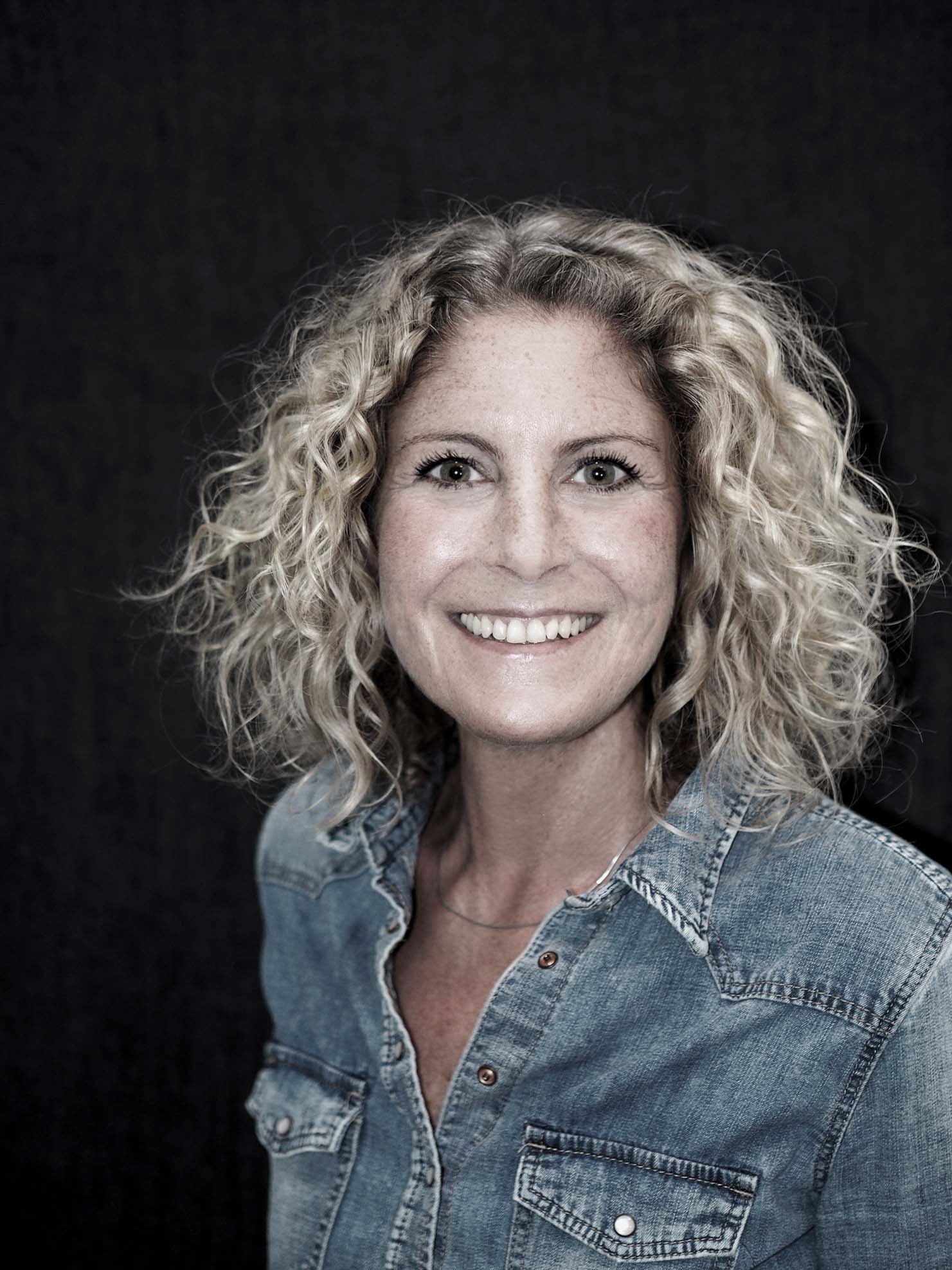 Portrait von Marketingleiterin Simone-Hotopp von Friseur Klinck